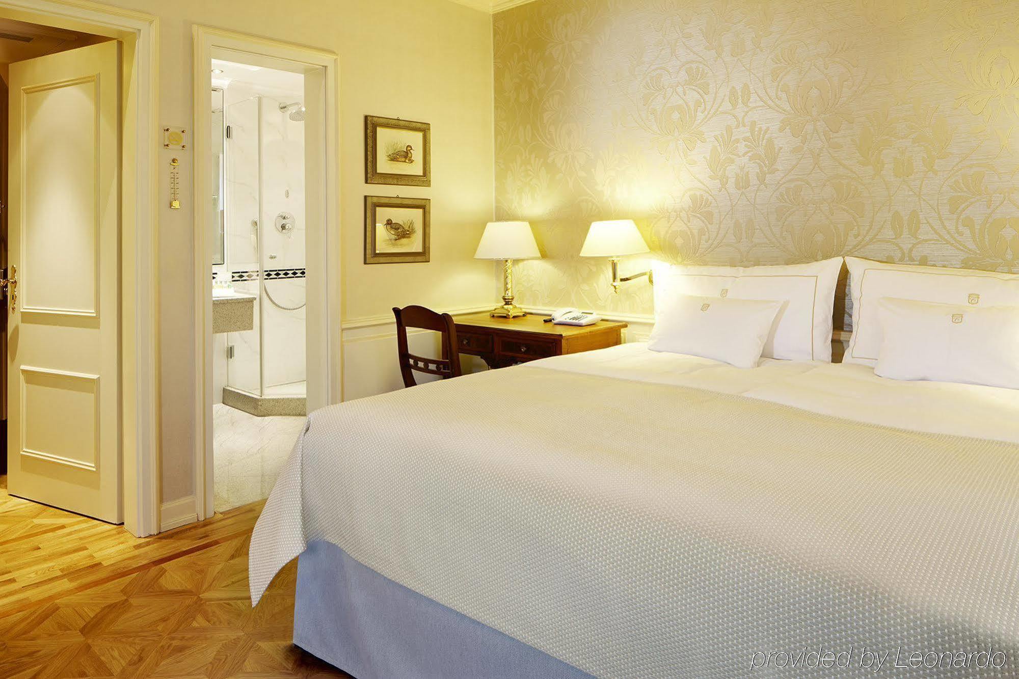 Colombi Hotel Фрайбург Екстериор снимка A room at the hotel